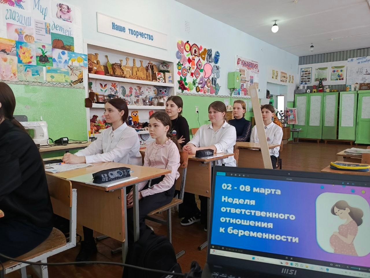 «Как меняется жизнь девушки с появлением ребёнка в школьном возрасте»