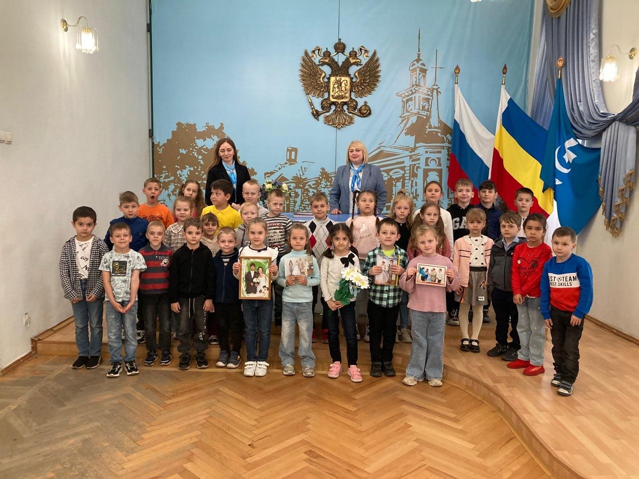 Детей массово водят в ЗАГСы и «женят»