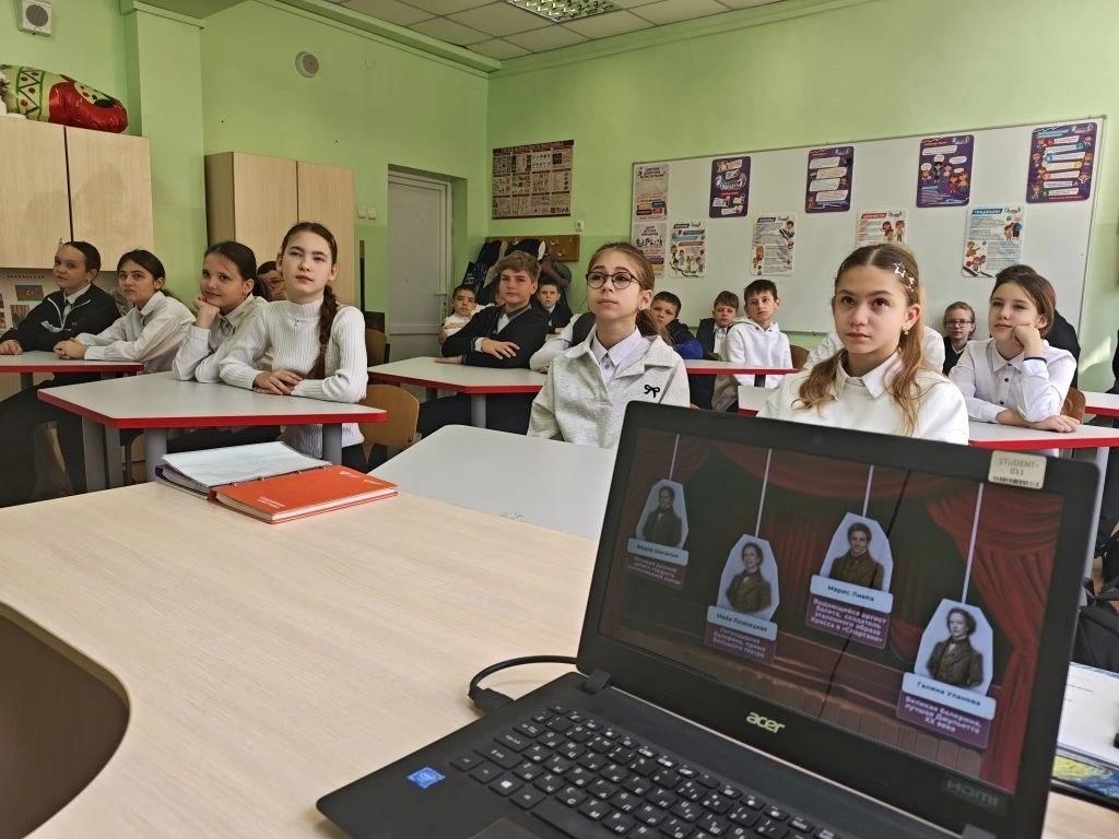 «Служить можно театру, служить можно стране»