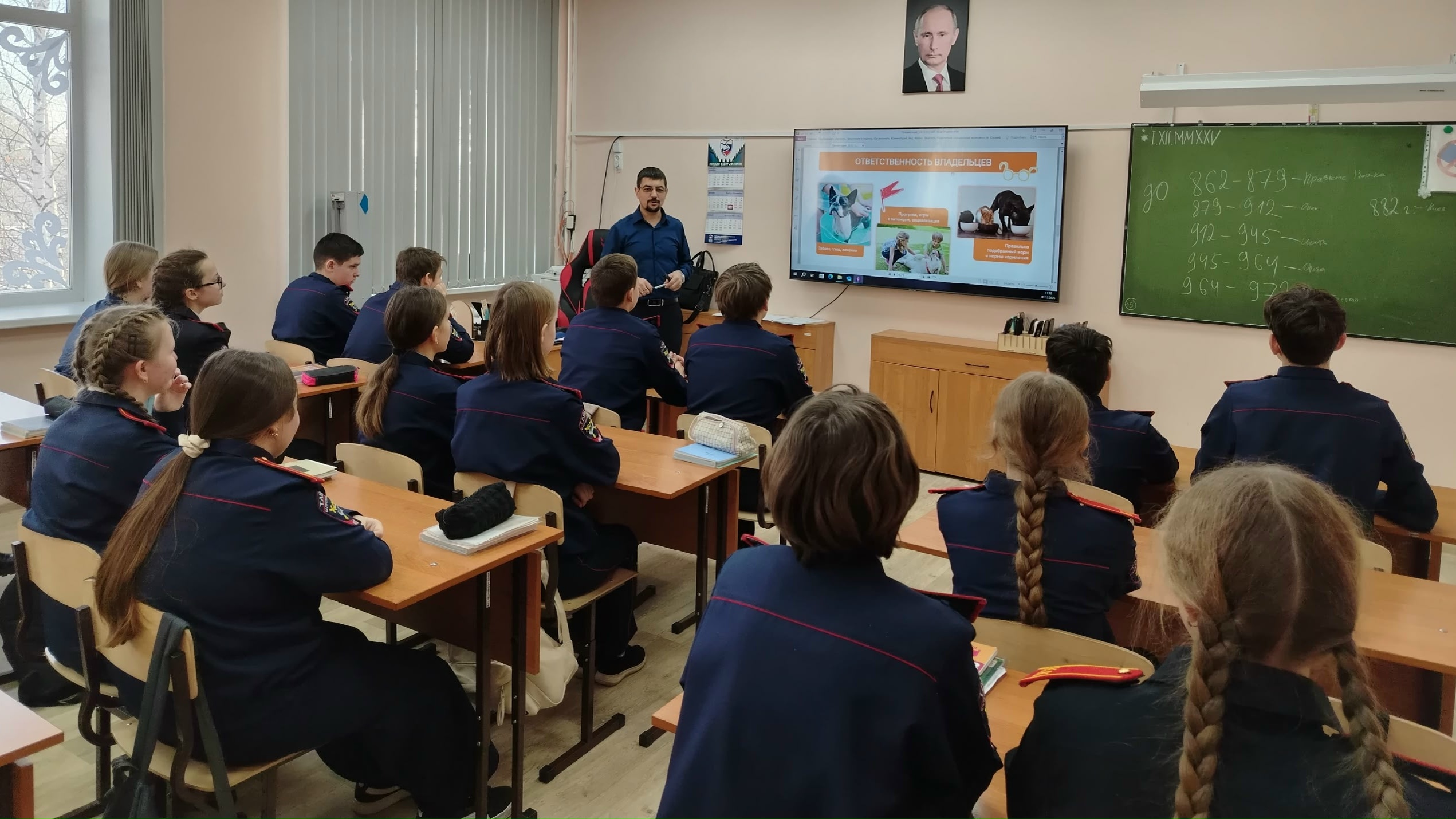 Mine-detecting dogs and Bagheera the cat from the “SMO zone”