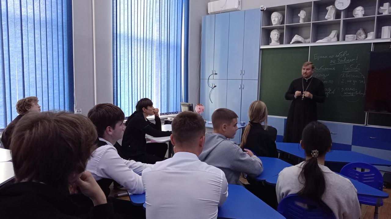 Влюблённость — это эгоизм, а «брака по любви не бывает»